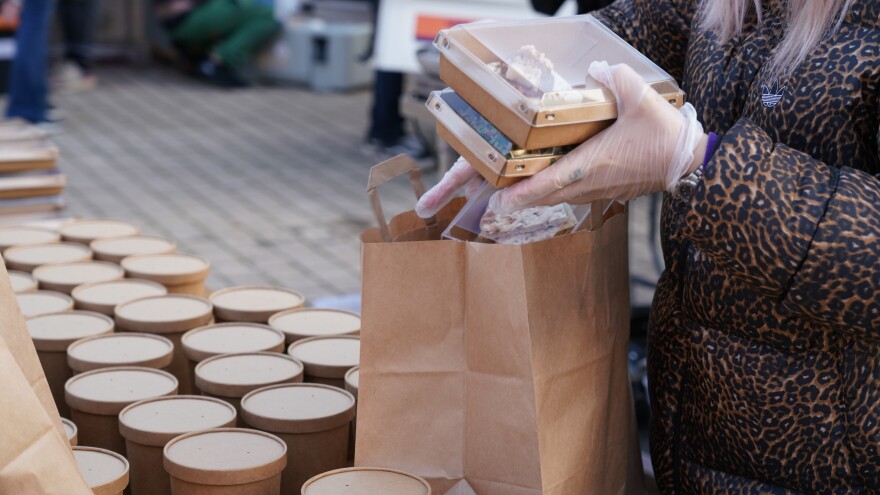 MasterChef 2022: Οι διαγωνιζόμενοι θα προσφέρουν ένα πλήρες γεύμα σε 100 πρόσφυγες