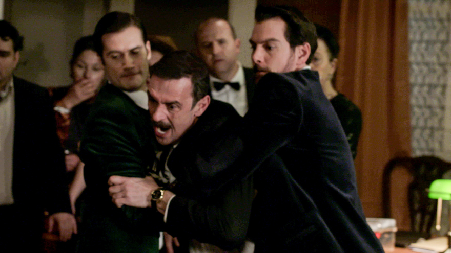 Άγριες Μέλισσες: Η Πηνελόπη μετανιώνει για το πισωγύρισμά της με τον Μελέτη