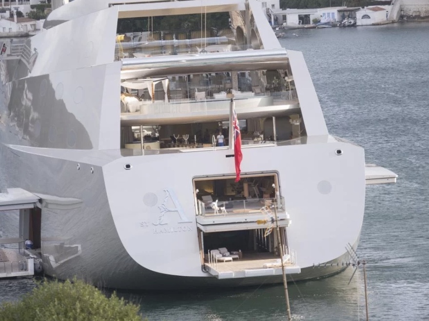 Αντρέι Mελνιτσένκο: Μας κυνηγάει άδικα η ∆ύση, λέει ο Ρώσος ολιγάρχης 