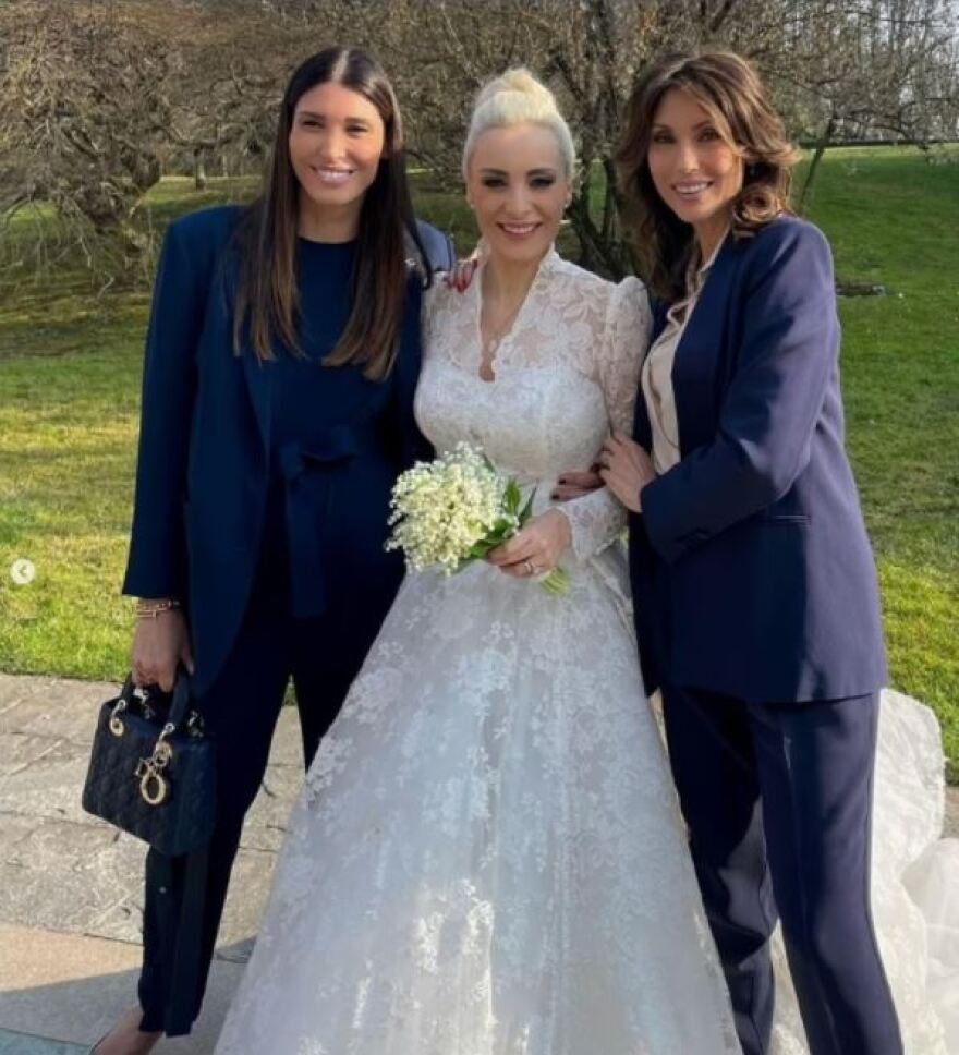 Μπερλουσκόνι: Ο «συμβολικός γάμος» του 85χρονου με την 32χρονη αγαπημένη του φέρεται να κόστισε... 400.000 ευρώ!