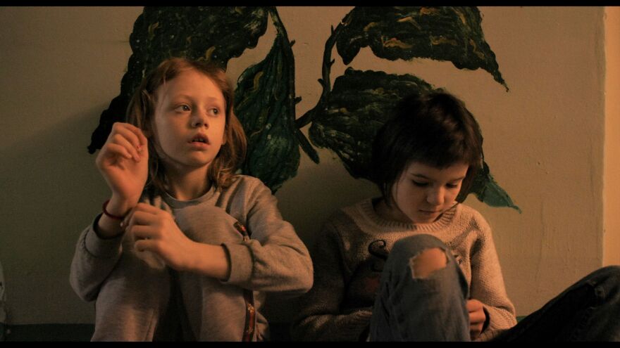 «Σπίτι από θραύσματα»: Η ταινία για τη ζωή των παιδιών στον πόλεμο της Ουκρανίας 