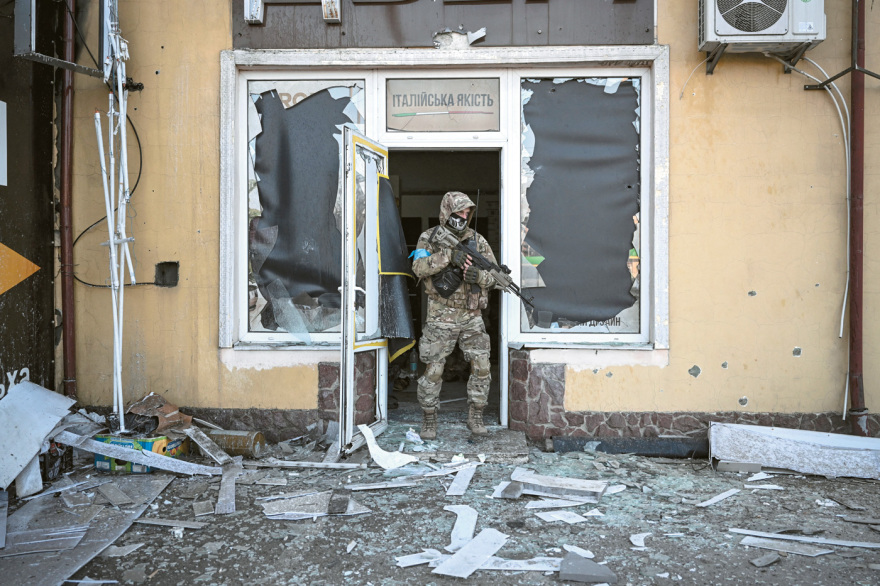 Πληγωμένος ο Πούτιν χτυπάει όπου βρει και αναζητά «αποδιοπομπαίους τράγους»