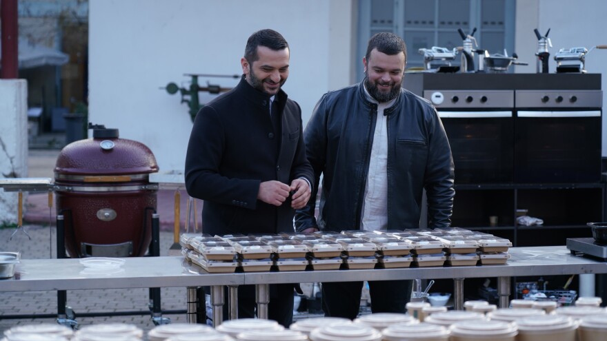 MasterChef 2022: Οι διαγωνιζόμενοι καλούνται να μαγειρέψουν ένα πλήρες γεύμα για 100 πρόσφυγες