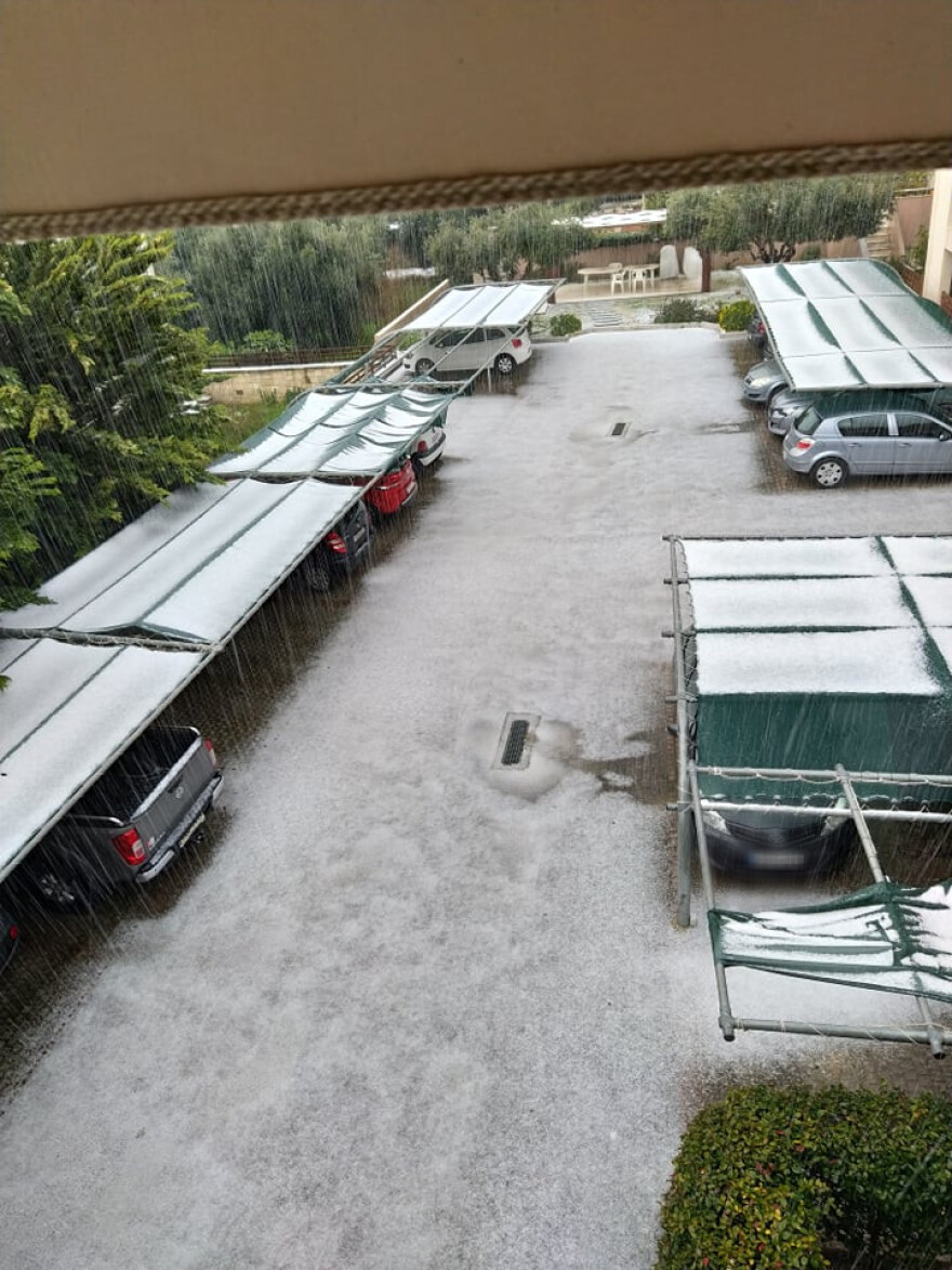 Κρήτη: Λευκό τοπίο από το χαλάζι στο Ηράκλειο