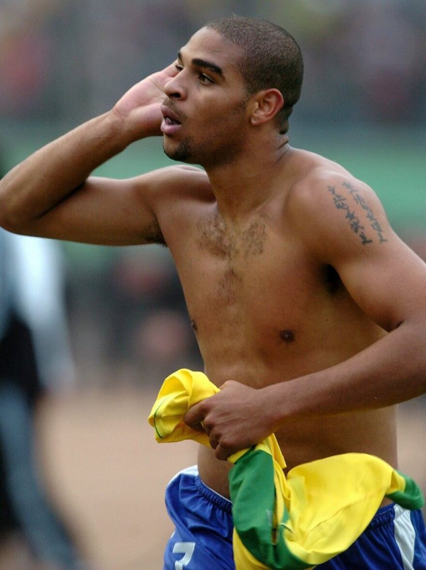  Σοκάρει η τελευταία δημόσια εμφάνιση του μεθυσμένου Αντριάνο - Δείτε βίντεο