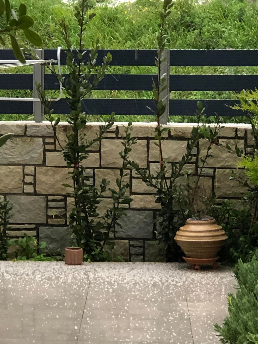 Κρήτη: Λευκό τοπίο από το χαλάζι στο Ηράκλειο