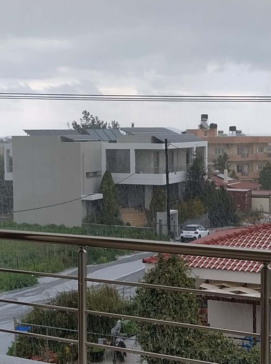 Κρήτη: Λευκό τοπίο από το χαλάζι στο Ηράκλειο