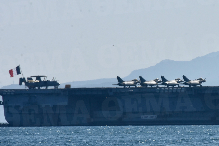 Στο θωρηκτό «Αβέρωφ» οι υπογραφές για Belh@rra και Rafale - Το μήνυμα από την παρουσία του αεροπλανοφόρου Σαρλ Ντε Γκωλ