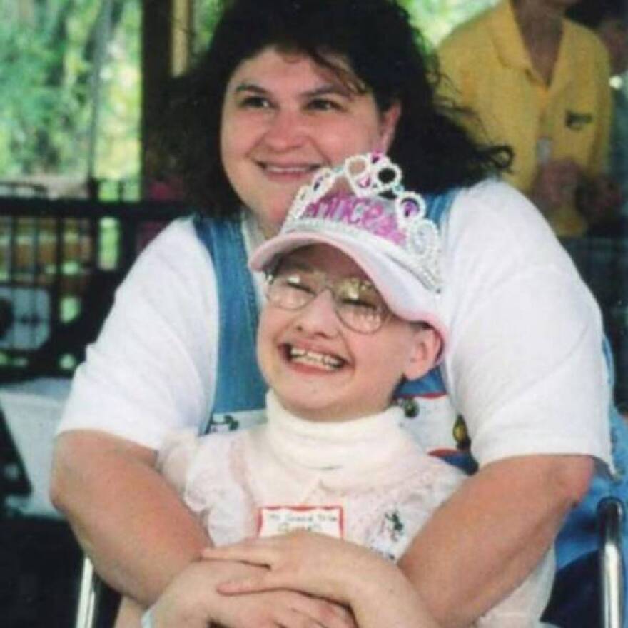 The Act: H ανατριχιαστική ιστορία της Dee Dee Blanchard που βασάνιζε το παιδί της επειδή το ήθελε άρρωστο