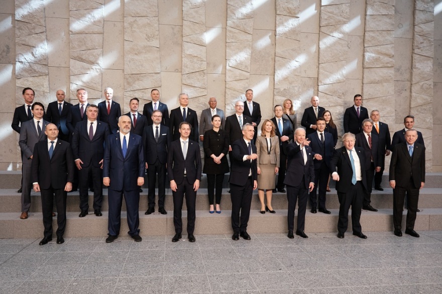 Η χειραψία Μητσοτάκη – Ερντογάν στη Σύνοδο του ΝΑΤΟ