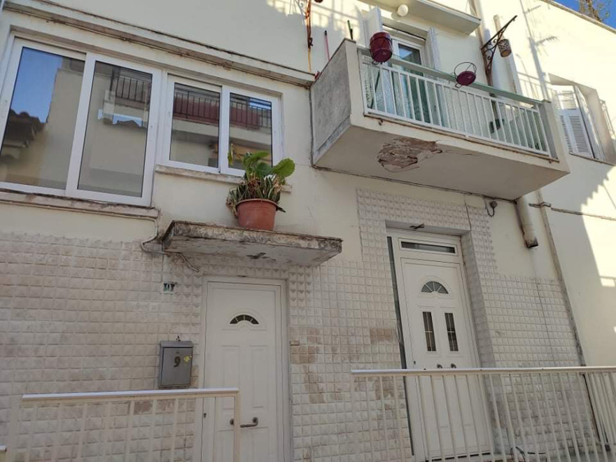 Σοκ στο Αιγάλεω: Πέταξε τα ανήλικα ανίψια της από το μπαλκόνι και μετά πήδηξε και αυτή