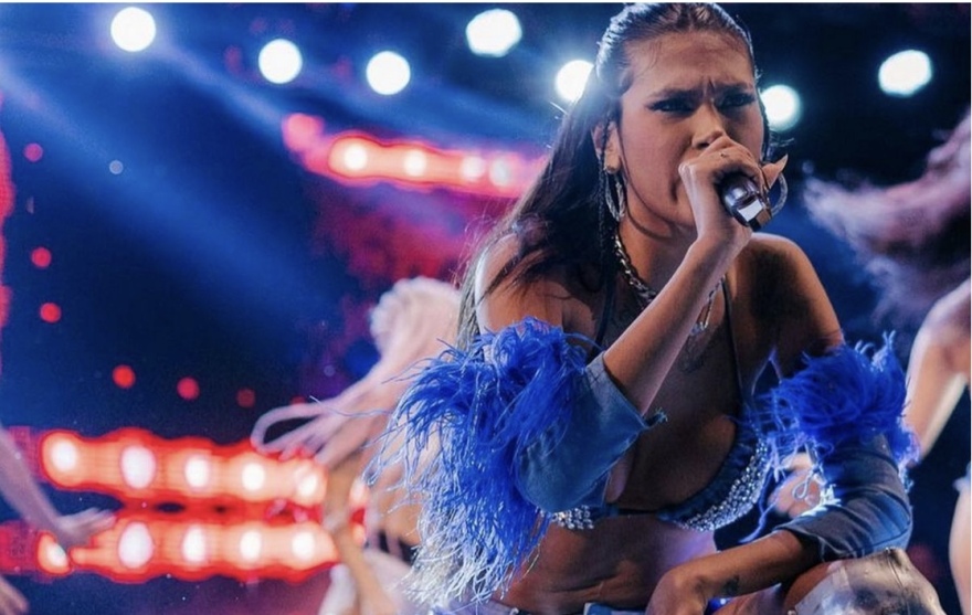 Βραζιλιάνα τραγουδίστρια κατέληξε στα επείγοντα γιατί... ντρεπόταν τον συντροφό της 