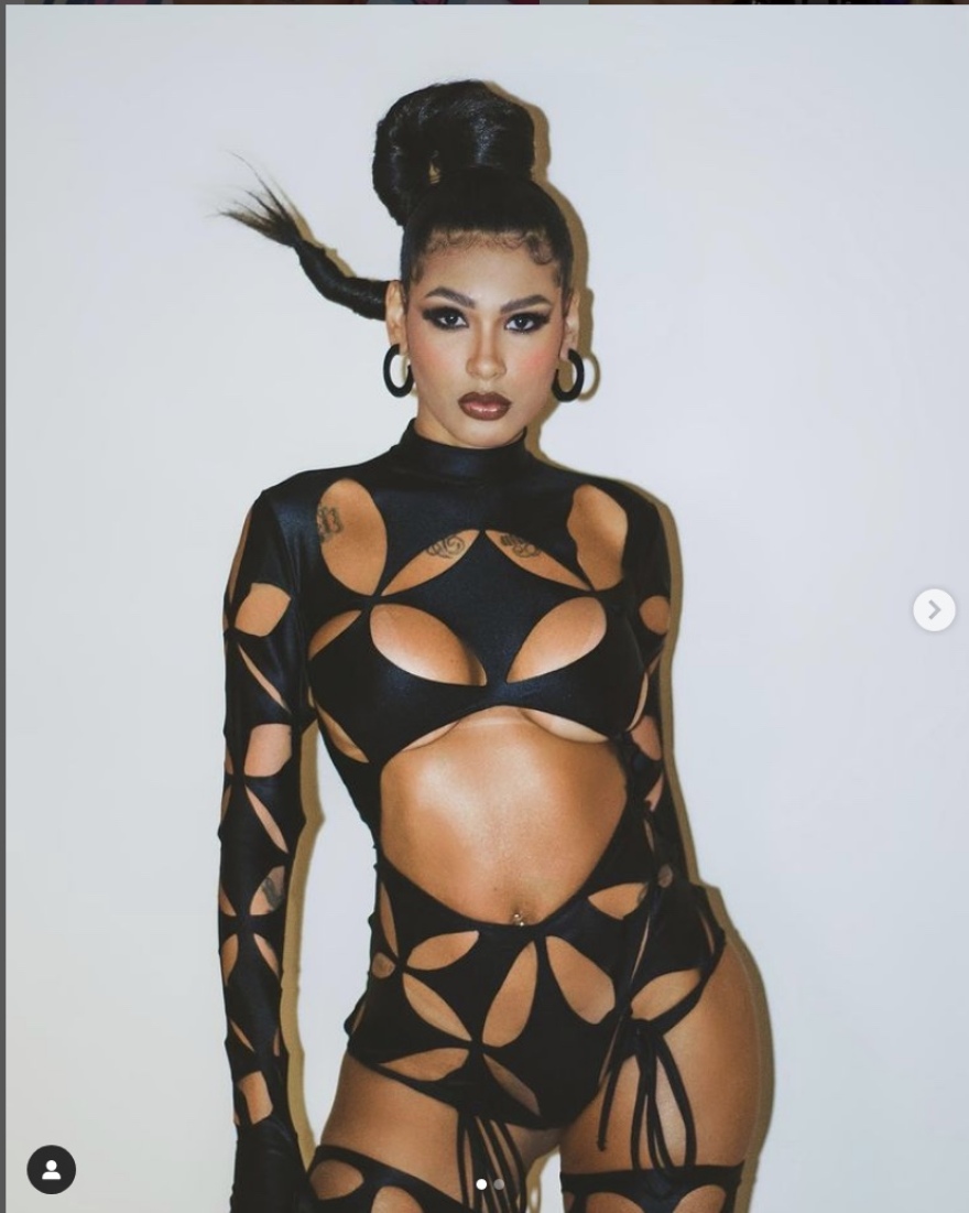 Βραζιλιάνα τραγουδίστρια κατέληξε στα επείγοντα γιατί... ντρεπόταν τον συντροφό της 