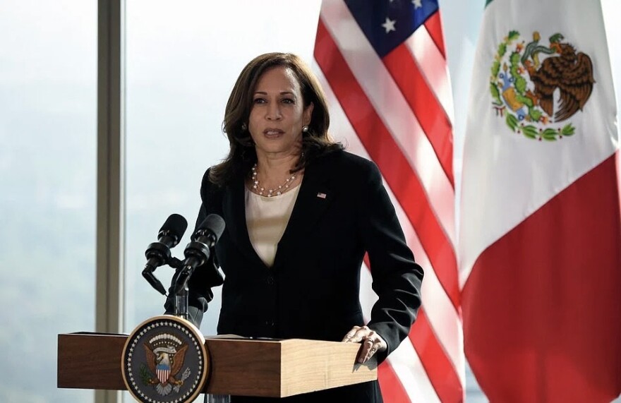 Ποιοι είναι οι Ρώσοι φαρσέρ που πιάνουν κορόιδα τους διάσημους του πλανήτη