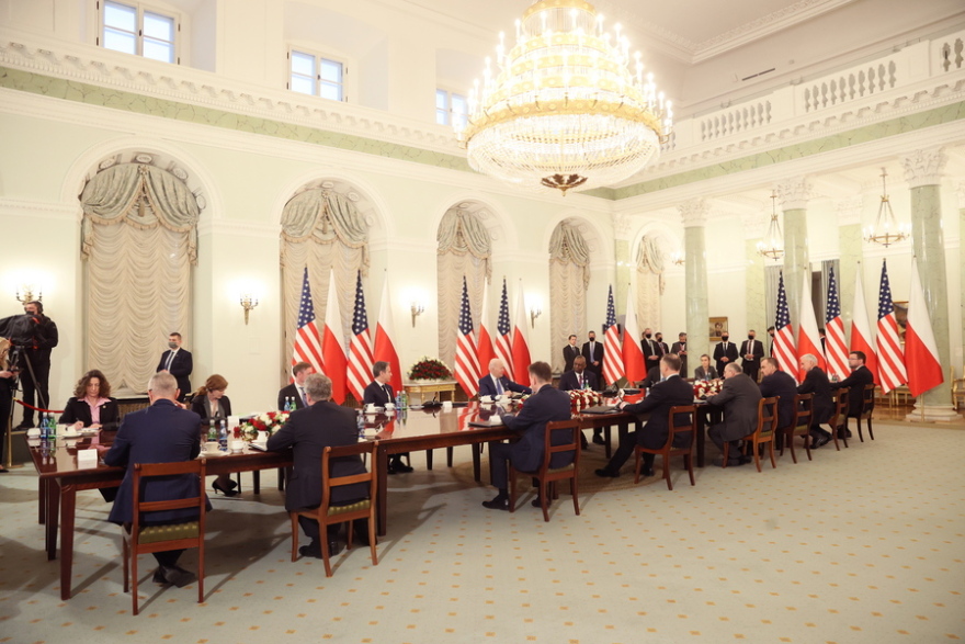 Ο Μπάιντεν είδε Κουλέμπα και Κουζνίκοφ στη Βαρσοβία: «Λάβαμε επιπλέον δεσμεύσεις για τα αμυντικά ζητήματα» λένε οι Ουκρανοί