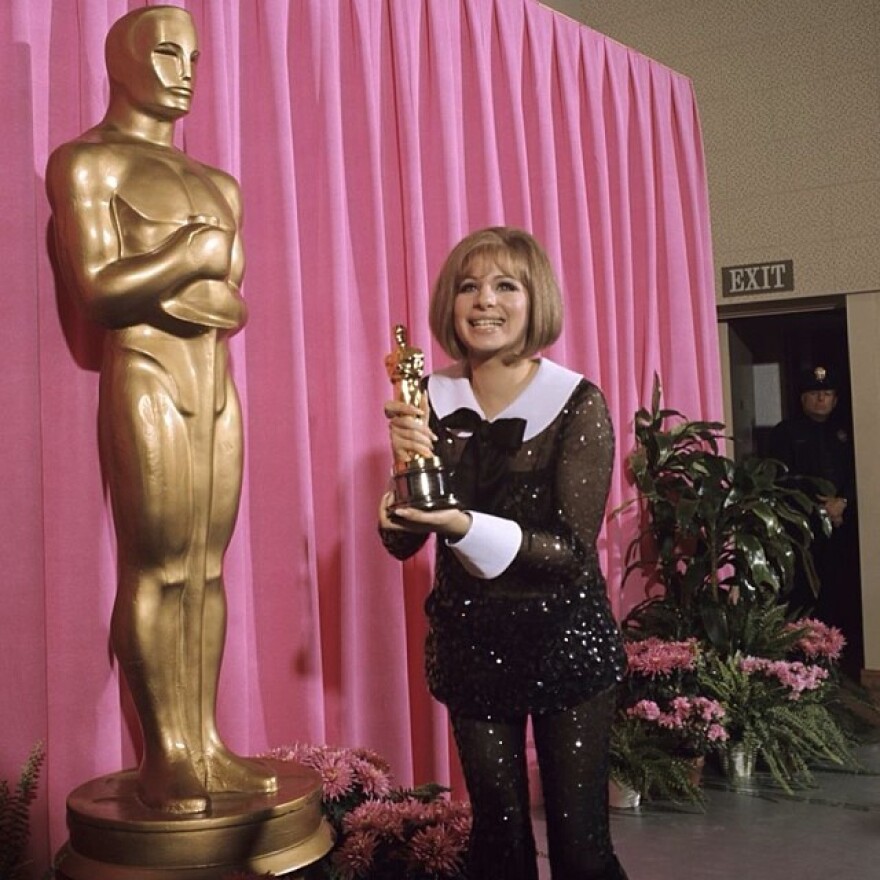 Όσκαρ: Οι εμφανίσεις που «έκλεψαν» την παράσταση στην ιστορία του κινηματογραφικού θεσμού κι αυτές που... δίχασαν