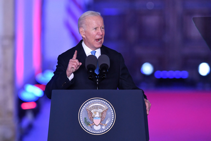 Μπάιντεν από Βαρσοβία: «Μπροστά μας έχουμε μακρά μάχη, θα κρατήσει δεκαετίες, δεν μπορεί να μείνει στην εξουσία ο Πούτιν»