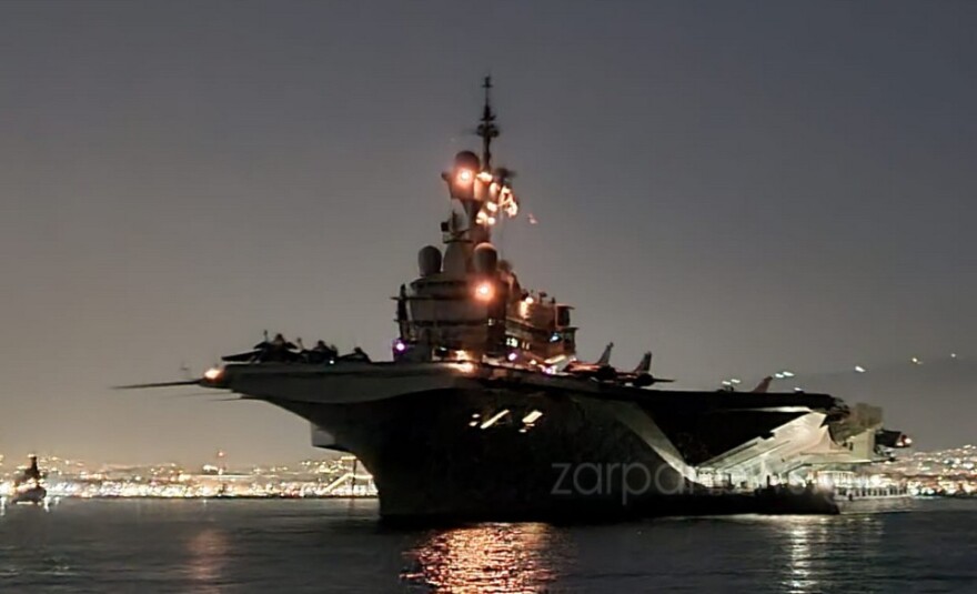Έδεσε στην Σούδα το γαλλικό αεροπλανοφόρο Σαρλ Ντε Γκωλ