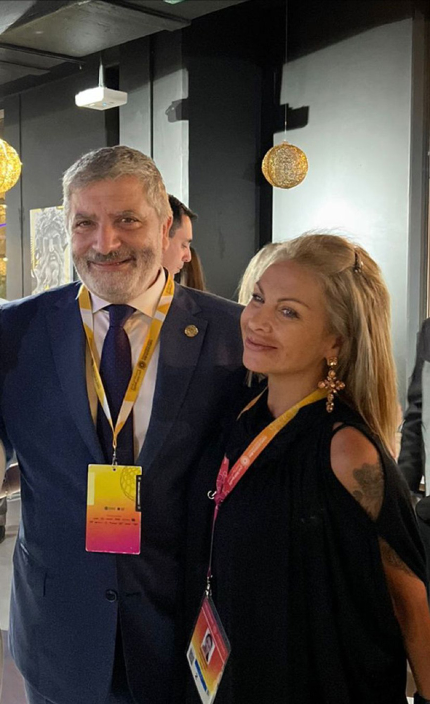 Ελληνίδα dj ντύθηκε τσολιάς και ξεσήκωσε το Ντουμπάι