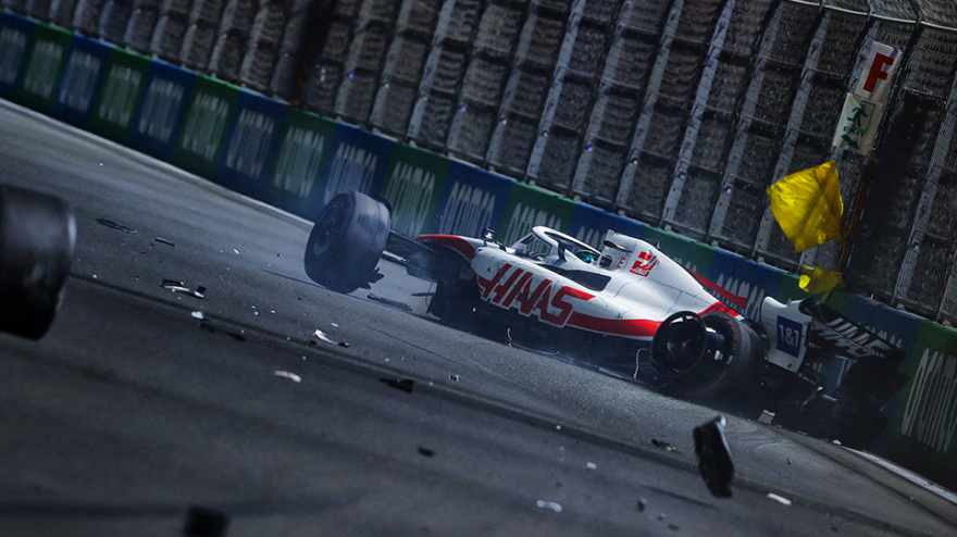 Formula 1, Τρομακτικό ατύχημα του Σουμάχερ προκάλεσε προσωρινή διακοπή - Δείτε βίντεο