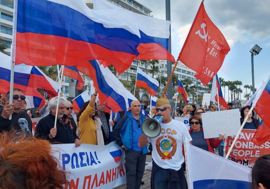 Κύπρος: Ρώσοι διαδήλωσαν υπέρ της εισβολής στην Ουκρανία