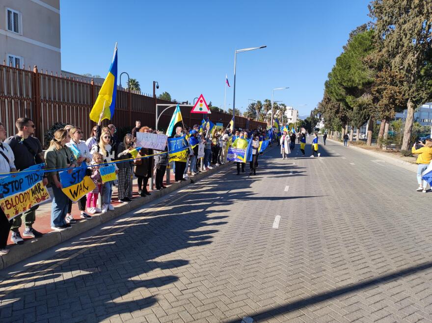 Διαδήλωση κατά της εισβολής στην Ουκρανία έξω από τη ρωσική πρεσβεία στη Λευκωσία - Φωτογραφίες