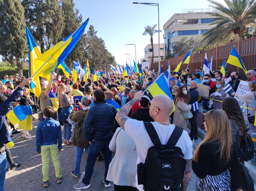 Διαδήλωση κατά της εισβολής στην Ουκρανία έξω από τη ρωσική πρεσβεία στη Λευκωσία - Φωτογραφίες