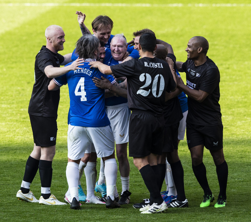  Σκόραρε με την φανέλα των Ρέιντζερς ο αγνώριστος Πολ Γκασκόιν - Δείτε το γκολ 