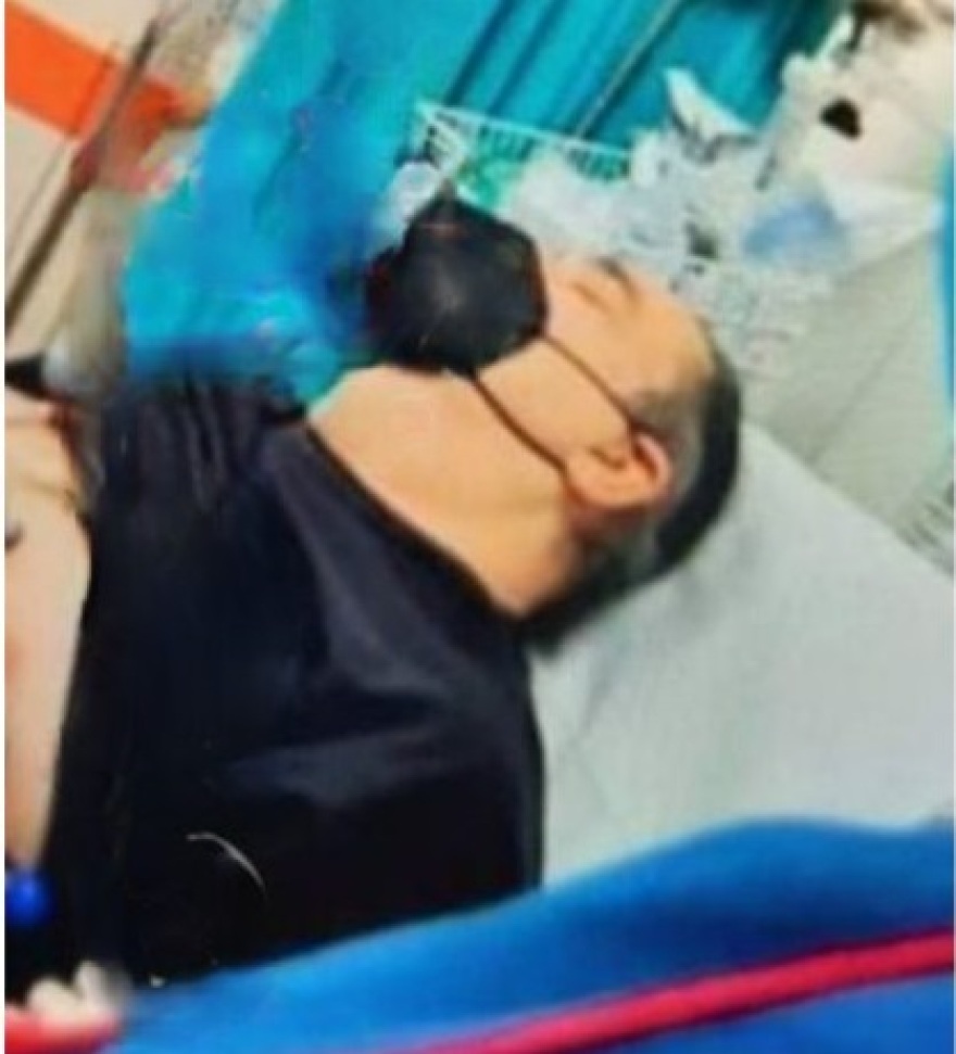 Βασίλης Καρράς: Έφυγε από το νοσοκομείο και ανέβηκε στην πίστα με την πεταλούδα στο χέρι