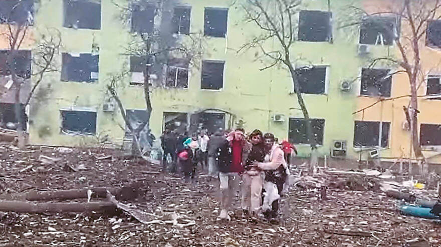 Το «Ημερολόγιο» του προξένου Μανώλη Ανδρουλάκη: Είκοσι μέρες στην κόλαση της Μαριούπολης