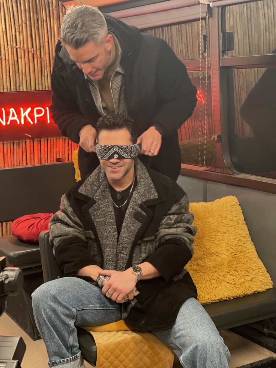 Night Out: Ο Θεοχάρης Ιωαννίδης υποδέχεται τον Πέτρο Ιακωβίδη