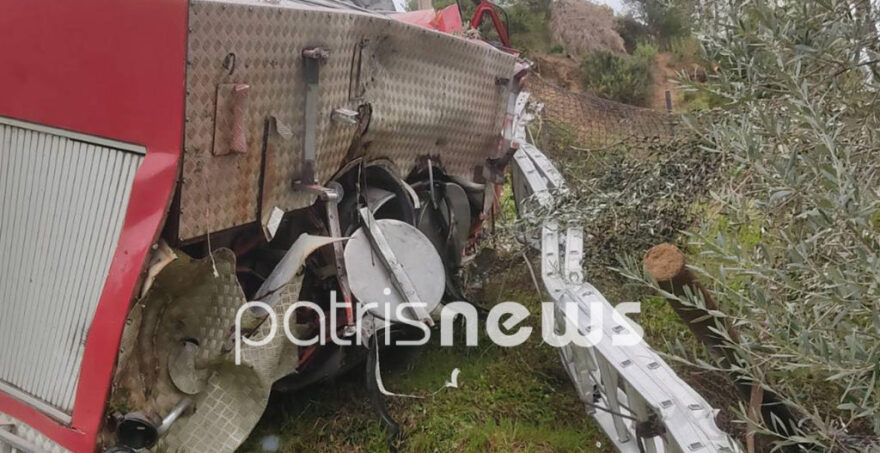 Αρχαία Ολυμπία: Πυροσβεστικό ανετράπη όταν επιχειρούσε σε φωτιά, τραυματίστηκαν δυο πυροσβέστες