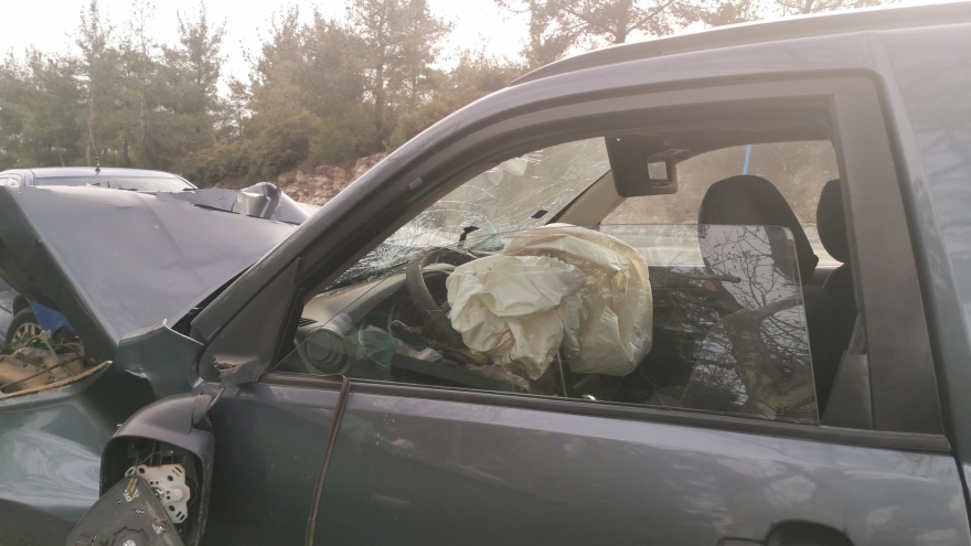 Θεσσαλονίκη: Θανατηφόρο τροχαίο ύστερα από σύγκρουση ΙΧ με λεωφορείο - Δείτε φωτογραφίες