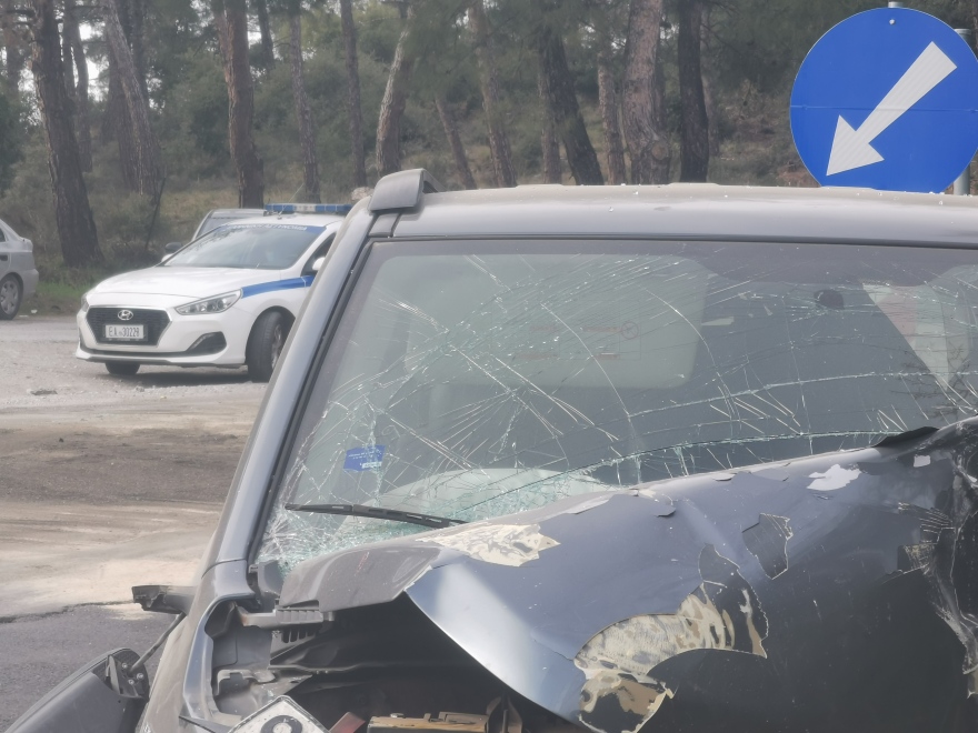 Θεσσαλονίκη: Θανατηφόρο τροχαίο ύστερα από σύγκρουση ΙΧ με λεωφορείο - Δείτε φωτογραφίες