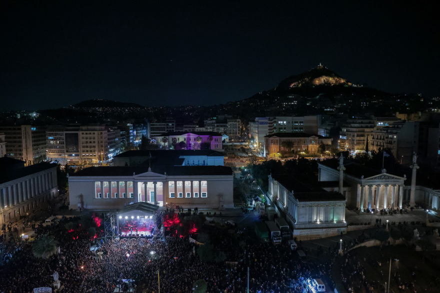 Προπύλαια: Συναυλία ειρήνης χωρίς σημαίες της Ουκρανίας - Δείτε φωτογραφίες