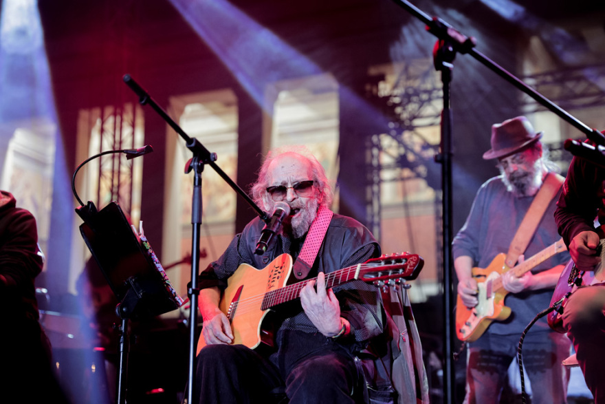 Προπύλαια: Συναυλία ειρήνης χωρίς σημαίες της Ουκρανίας - Δείτε φωτογραφίες