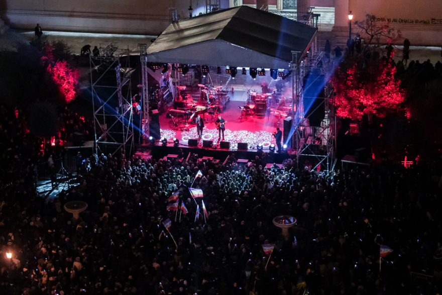 Προπύλαια: Συναυλία ειρήνης χωρίς σημαίες της Ουκρανίας - Δείτε φωτογραφίες