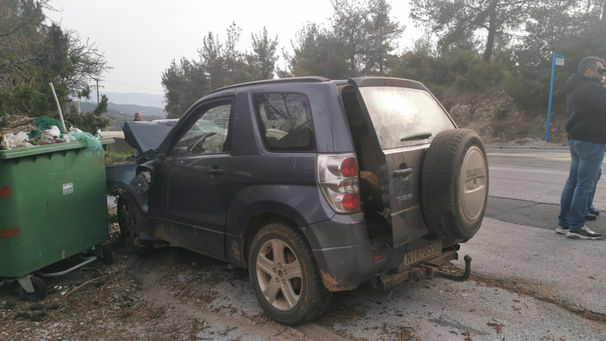 Θεσσαλονίκη: Θανατηφόρο τροχαίο ύστερα από σύγκρουση ΙΧ με λεωφορείο - Δείτε φωτογραφίες