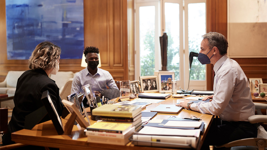 Κυριάκος Μητσοτάκης σε αριστούχο Σαϊντού Καμαρά: Η Ελλάδα να γίνει δεύτερη πατρίδα σου