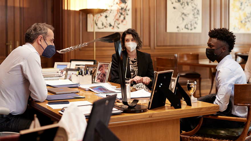 Κυριάκος Μητσοτάκης σε αριστούχο Σαϊντού Καμαρά: Η Ελλάδα να γίνει δεύτερη πατρίδα σου