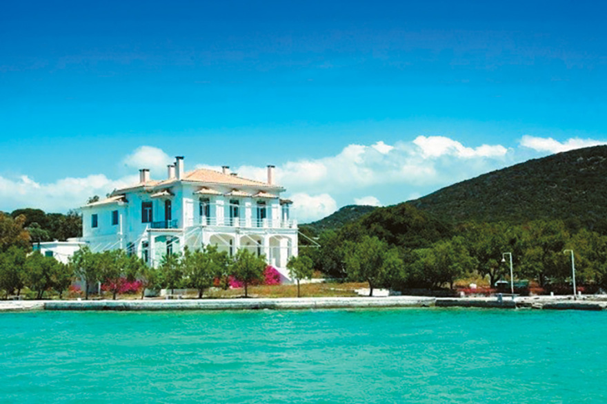 Πρώτη νίκη Εμπειρίκου στη... ναυμαχία για τις «Ελληνικές Μαλδίβες»