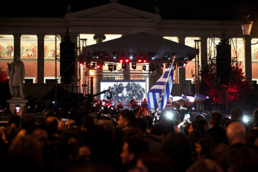 Προπύλαια: Συναυλία ειρήνης χωρίς σημαίες της Ουκρανίας - Δείτε φωτογραφίες
