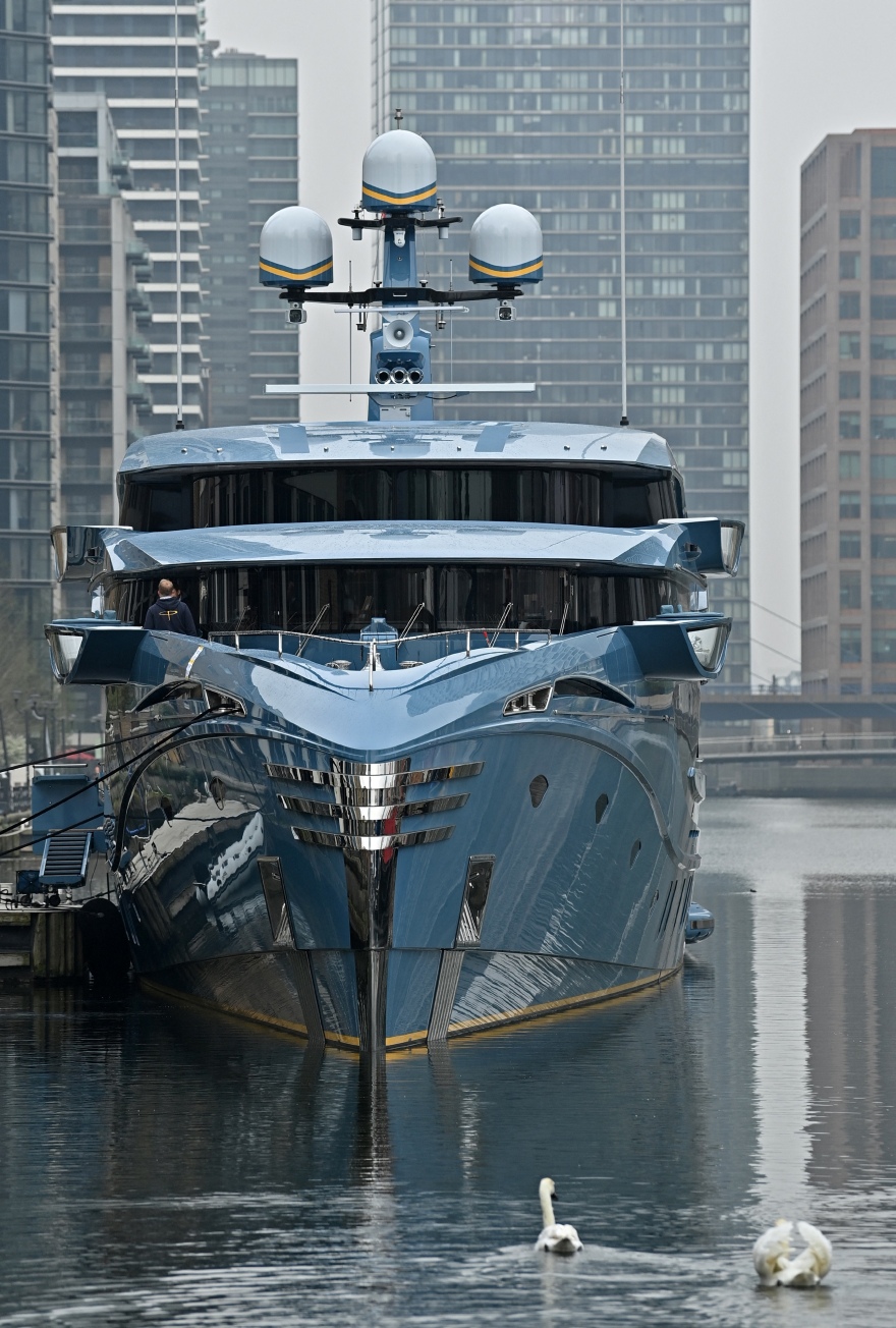 Κυρώσεις κατά της Ρωσίας: Αυτό είναι το σούπερ γιοτ που κατάσχεσε η Βρετανία - Ψάχνουν τον ιδιοκτήτη του