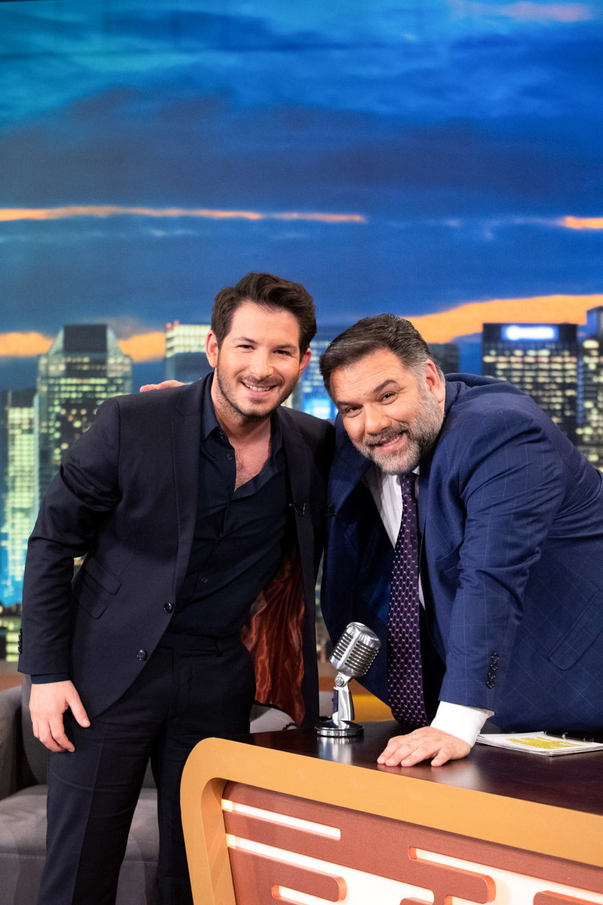 The 2night Show: Καλεσμένοι ο Γιώργος Περρής και η... κυρία Χαρίκλεια