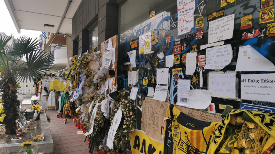 Άλκης Καμπανός: Γκράφιτι με το πρόσωπο και το χαμόγελό του στο σημείο της δολοφονίας