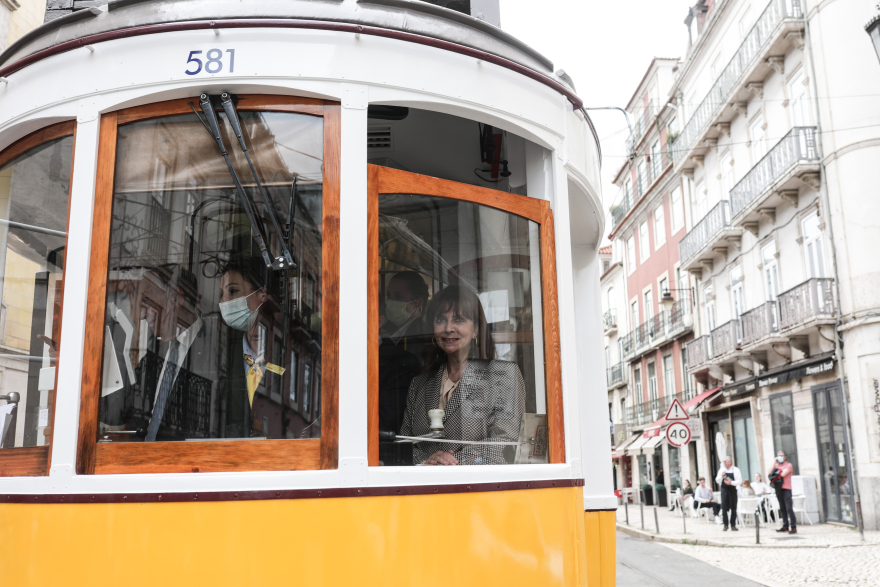 Η Κατερίνα Σακελλαροπούλου τιμήθηκε με το Χρυσό Κλειδί της πόλης της Λισαβόνας