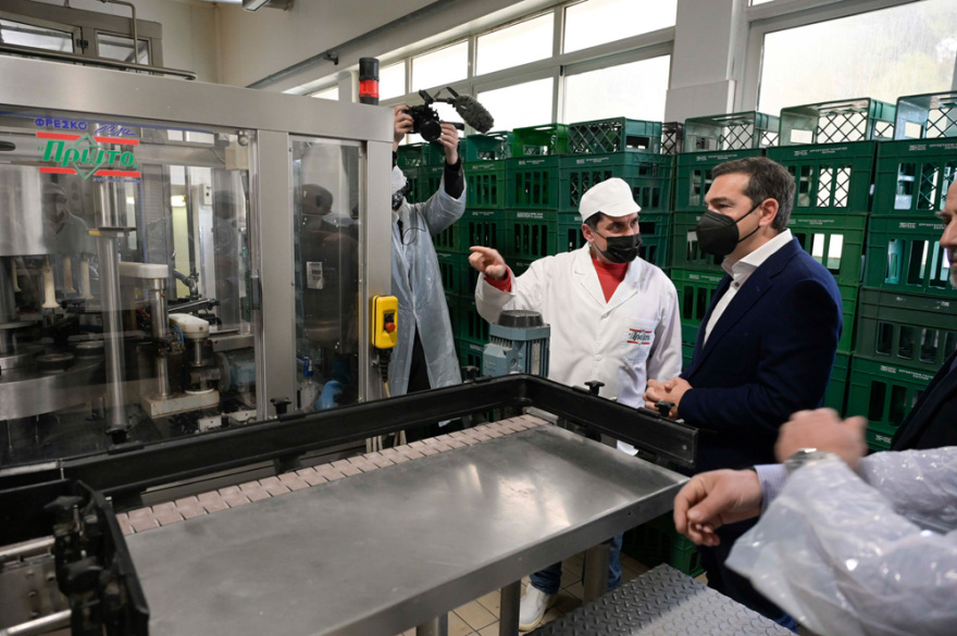 Τσίπρας από την Πάτρα: «Αν δεν αλλάξουμε, θα βουλιάξουμε»