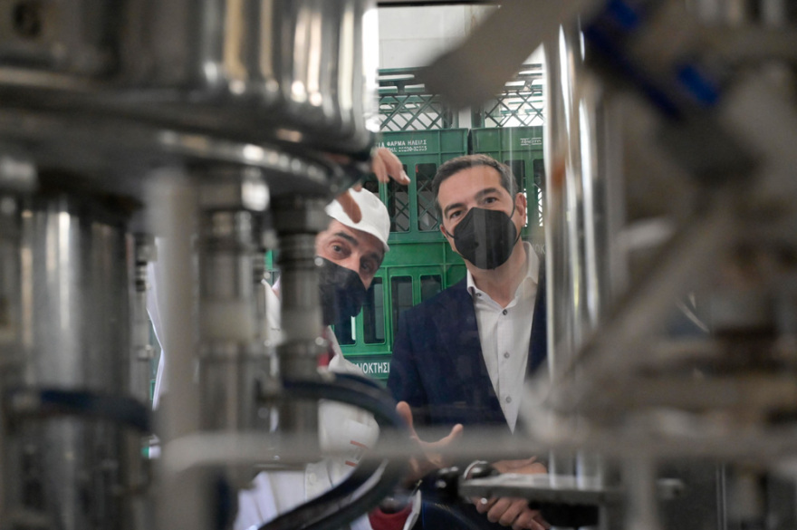 Τσίπρας από την Πάτρα: «Αν δεν αλλάξουμε, θα βουλιάξουμε»