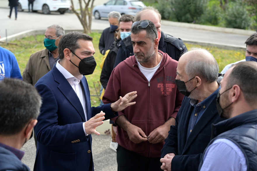 Τσίπρας από την Πάτρα: «Αν δεν αλλάξουμε, θα βουλιάξουμε»