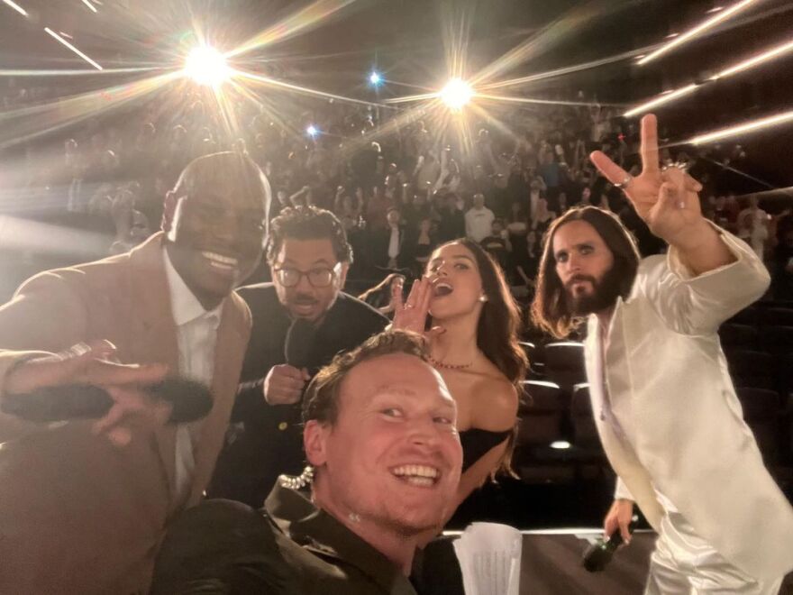 Morbius: Ο λευκός βρικόλακας Τζάρεντ Λέτο και το «γυμνό» φόρεμα της Μπέλα Θορν στην πρεμιέρα